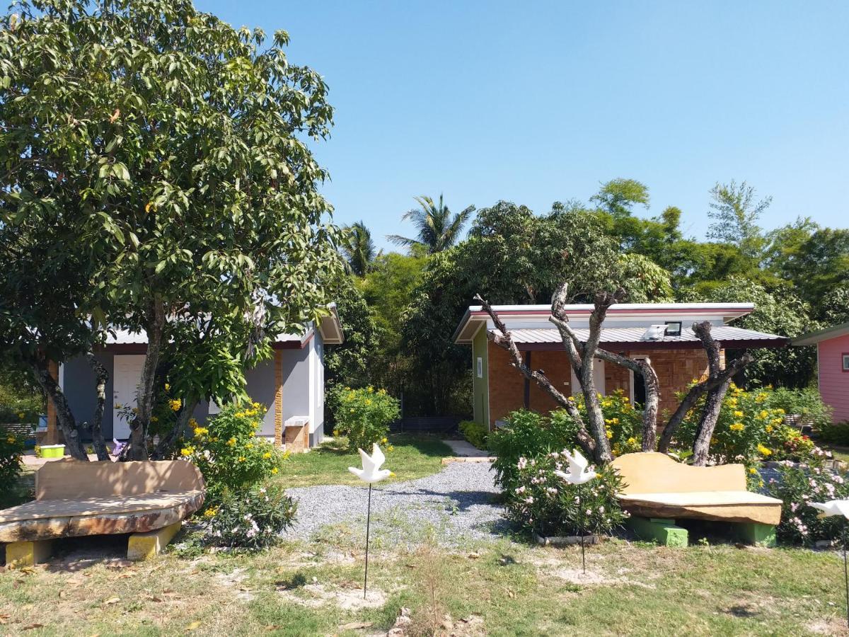 Hotel Baan Hin Sai Suay Nong Sarai Exteriér fotografie